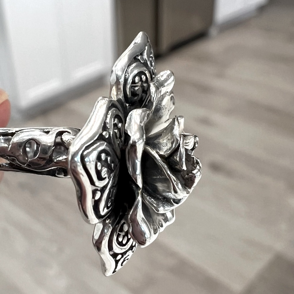 Sterling Silver Floral 3D Ring Sz 8 - Picture 5 of 10